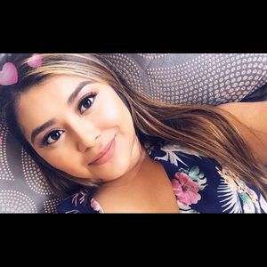 Meet your Posher, Yesenia